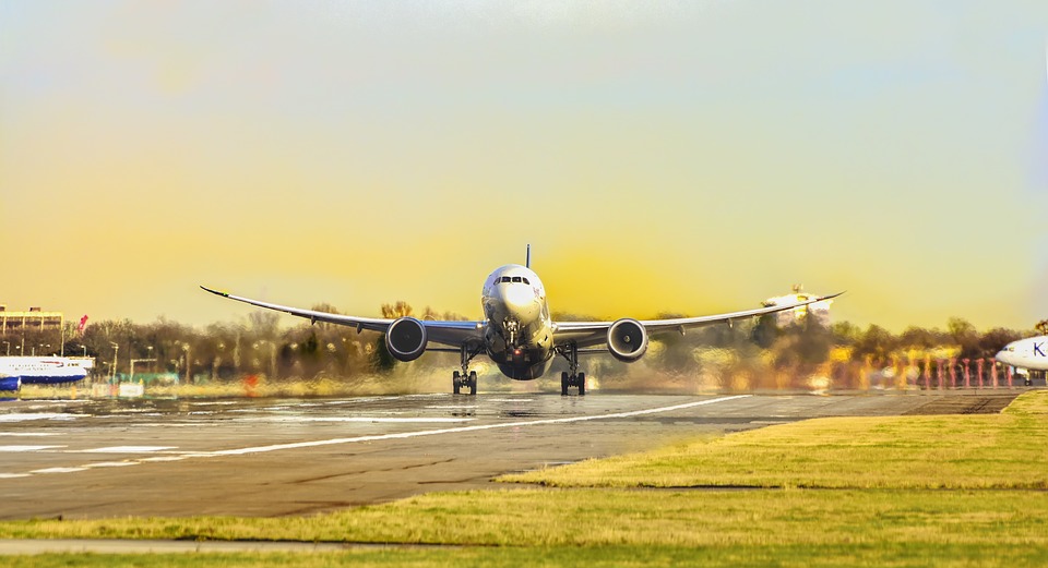 Flight Data Visualization Reveals Insights on Airlines